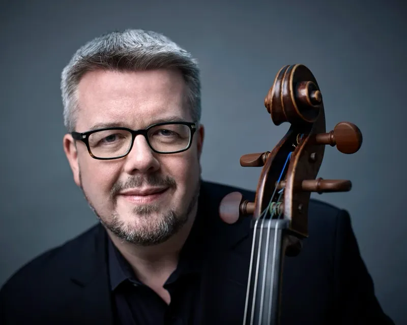 Paul Watkins, cellist, photographed by Juergen Frank