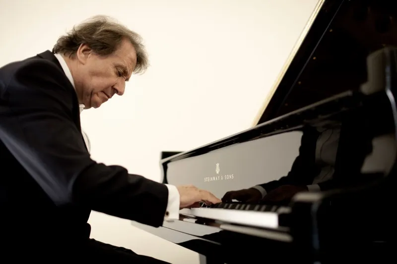 Rudolf Buchbinder at the piano