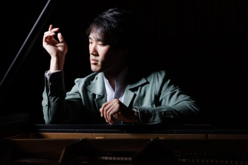 Bruce Liu seated at the piano
